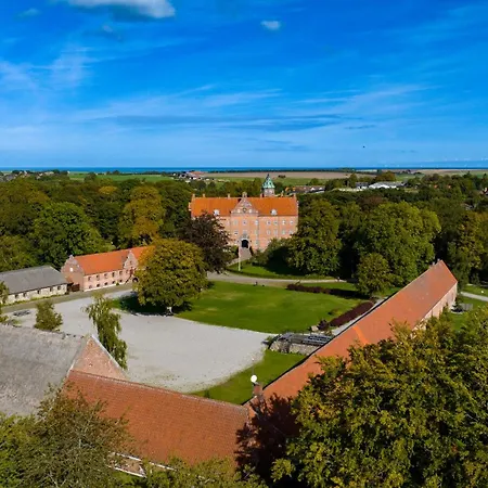 Sostrup Slot * Gjerrild