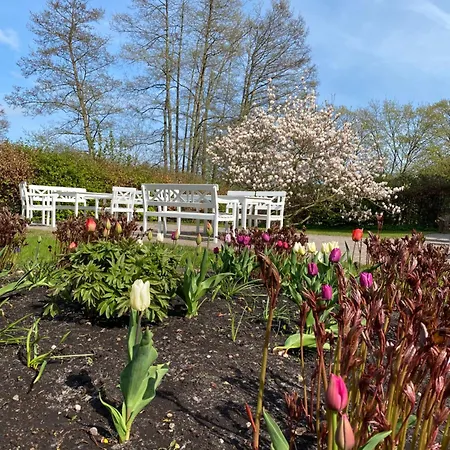 Sostrup Slot * Gjerrild