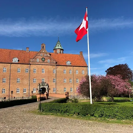 Sostrup Slot * Gjerrild