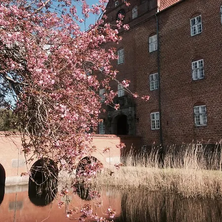 Sostrup Slot Отель Gjerrild