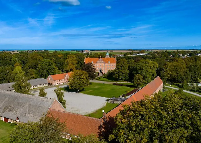 Sostrup Slot * Gjerrild